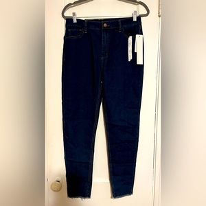 Tinseltown, high rise, skinny jeans with eyelash hem. Size 11/30